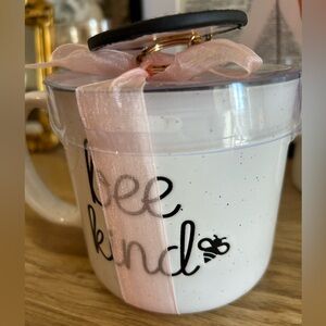 Adorable mug ☕️ 🐝